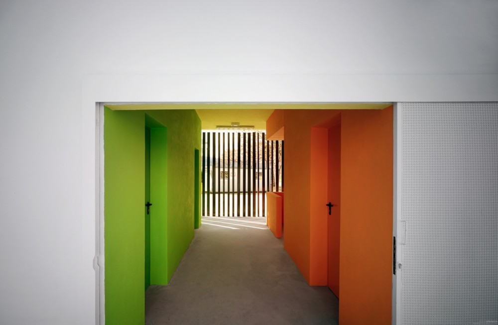 Vestiários e pistas esportivas / GANA Arquitectura