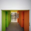Vestiários e pistas esportivas / GANA Arquitectura (6) © Jesús Granada