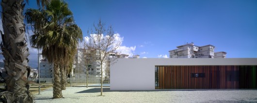 Vestiários e pistas esportivas / GANA Arquitectura (4)