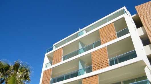 Edifício em Portimão / Carlos Dias Pereira (14)