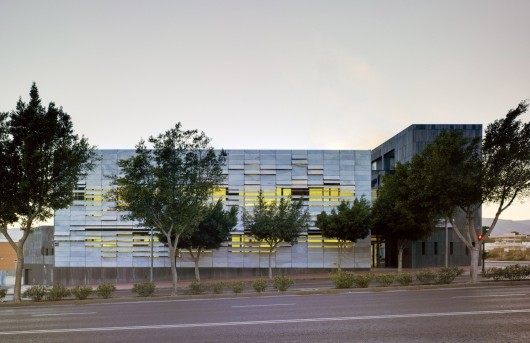Centro de Saúde Mediterrâneo Norte / Ferrer Arquitectos (14)