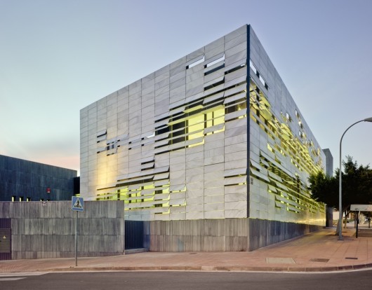 Centro de Saúde Mediterrâneo Norte / Ferrer Arquitectos (13) © David Frutos