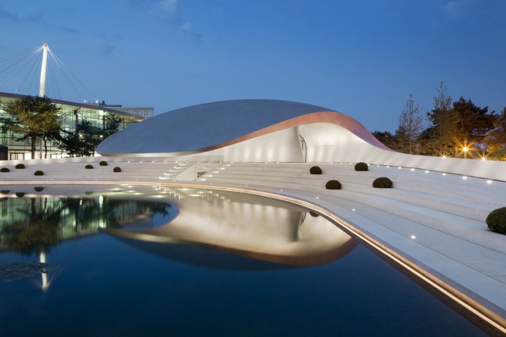 Pavilhão Porsche na Autostadt em Wolfsburg / Henn Architekten