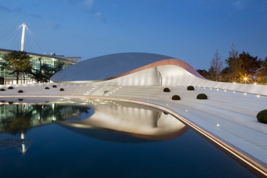 Pavilhão Porsche na Autostadt em Wolfsburg / Henn Architekten (16)