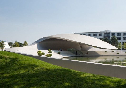 Pavilhão Porsche na Autostadt em Wolfsburg / Henn Architekten (6)