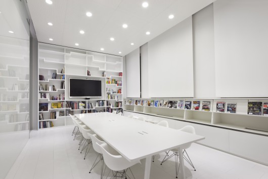 Hyundai Advances Design Studio / Delugan Meissl Associated Architects (5)