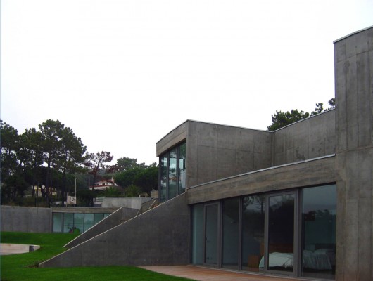 Casa na Foz do Arelho / Alexandre Burmester Arquitectos Associados (37)