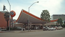 via ‘Googie Architecture: Futurism Through Modernism’