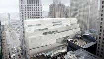 Vista aérea da fachada sudeste da Ampliação do SFMOMA; Cortesia de MIR e Snøhetta