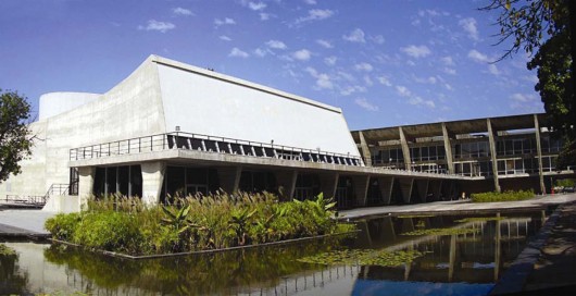 Figura 1. Panorama do Museu com a construção do teatro. Fotografia: Thiago Leitão, 2007.