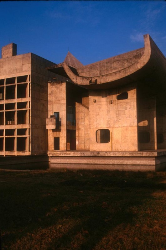 AD Classics: Palace of the Assembly