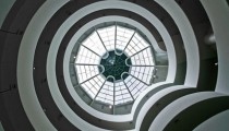 Interior do Museu Guggenheim de Nova Iorque © Scott Norsworthy